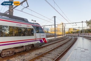 Disfruta de un fin de semana en Dinópolis viajando en tren a Teruel
