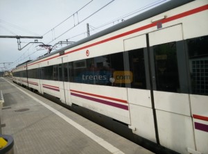 Viaja en tren por España visitando las plazas mayores más importantes del país