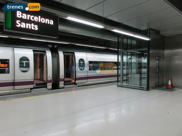 Servicios ferroviarios entre Barcelona, Valencia y Granada en agosto