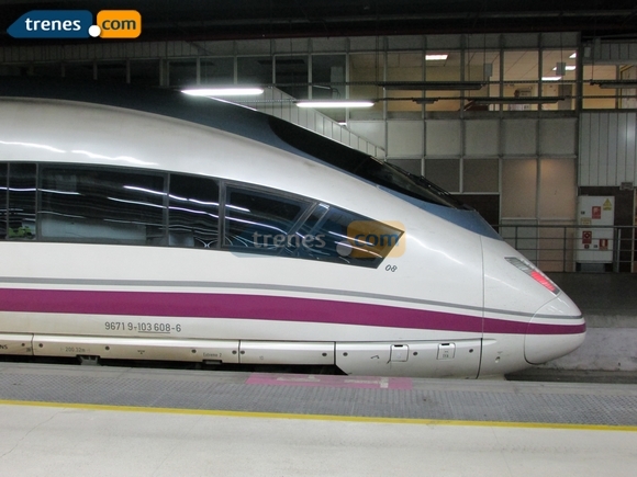 Ana Pastor se compromete a que el tren rápido llegue a Extremadura a finales de 2016
