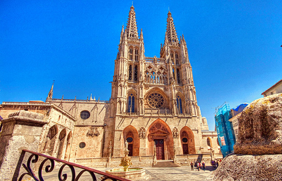 Disfruta de una escapada en tren a Burgos