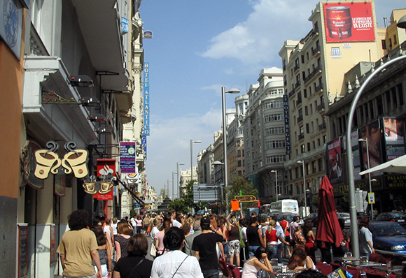 Disfruta de las compras viajando en AVE a Madrid