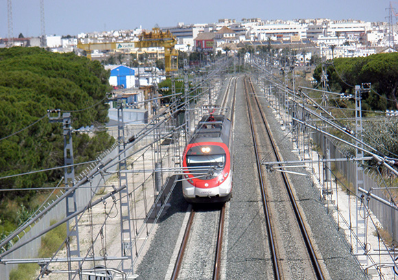 Disfruta de la Semana Santa viajando en tren a Cádiz