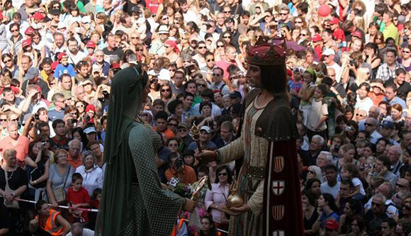 Disfruta de las fiestas de Santa Eulalia viajando en trenes AVE