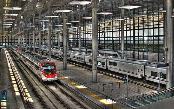 Los trenes vuelven a batir al avión