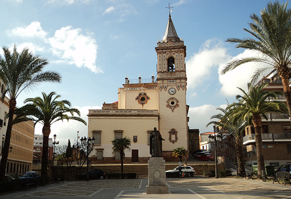 Disfruta de la arquitectura religiosa de Huelva viajando en tren