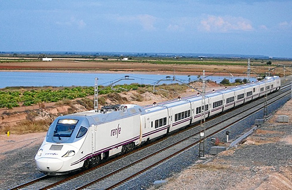 Crecen los usuarios del tren entre Madrid y Huelva