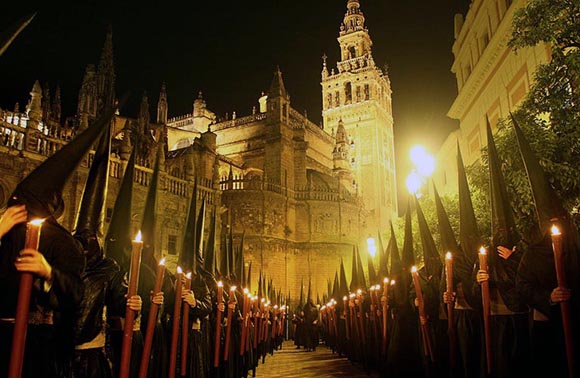 Disfruta de Semana Santa viajando en AVE a Andalucía