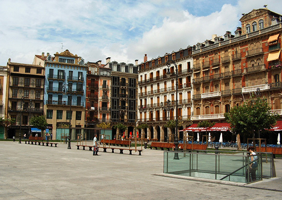 Disfruta esta primavera de un viaje en tren a Pamplona