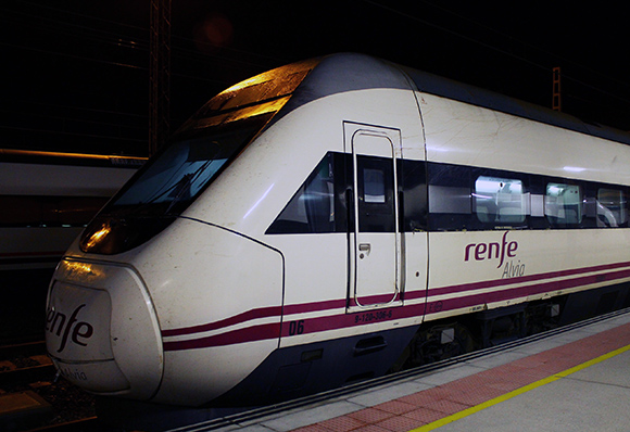Se estudia rebajar el viaje en tren entre A Coruña y Vigo