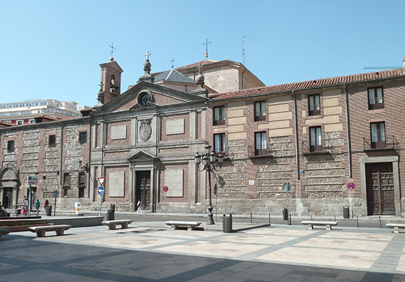 Disfruta de estos monasterios viajando en trenes AVE