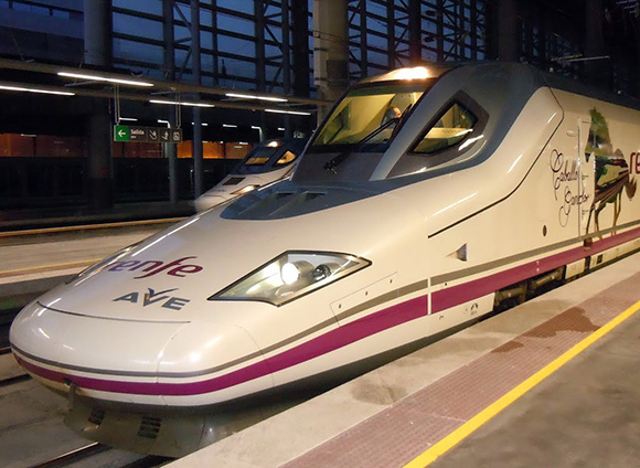 El AVE entre Palencia y León sigue circulando a 250 kilómetros por hora
