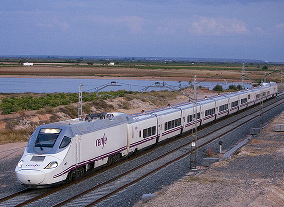 Disfruta de Alicante en verano viajando en trenes AVE