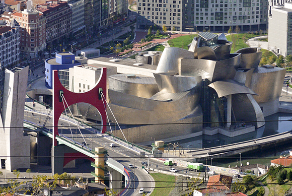 Disfruta del Museo Guggenheim viajando en tren a Bilbao