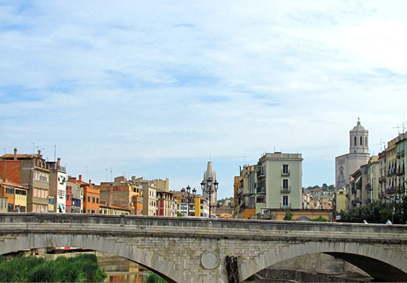 Aprovecha el otoño para conocer Girona viajando en trenes AVE