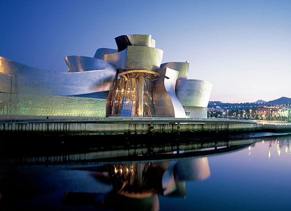 Disfruta de un viaje en tren a Bilbao y visita el Guggenheim