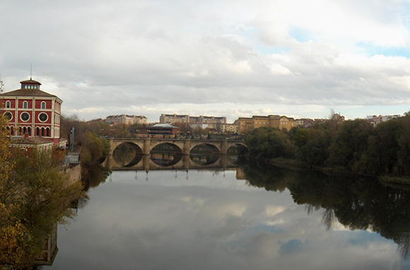 Disfruta conociendo Logroño este otoño viajando en tren