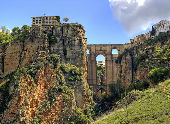 Disfruta de un viaje barato en tren a Ronda este otoño