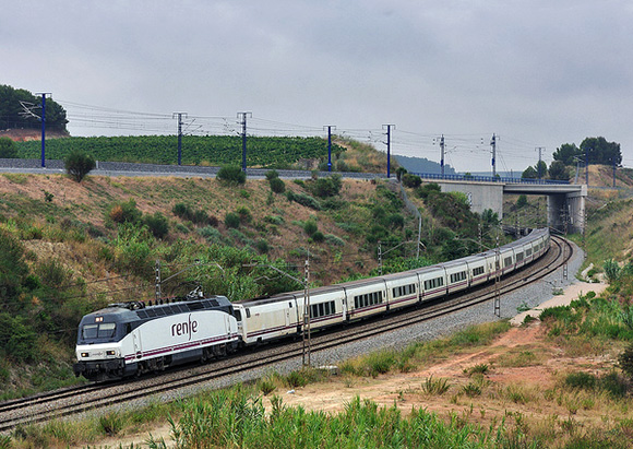 La operadora recupera viajeros en los trenes a Granada
