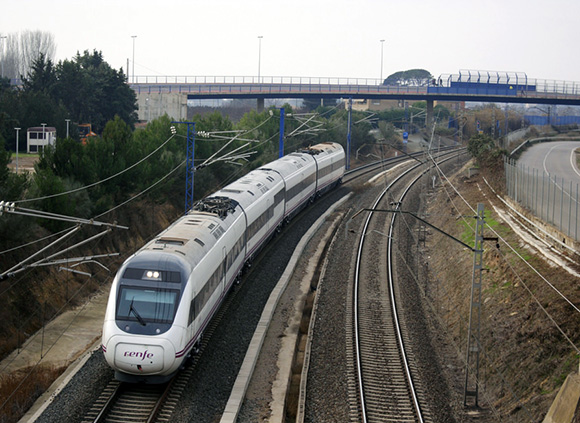 Casi 330.000 viajeros en los trenes que unen Cantabria y Madrid