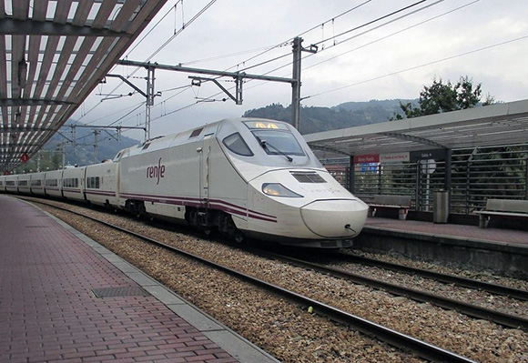 Más de 635.000 pasajeros en los trenes AVE entre Barcelona y Málaga