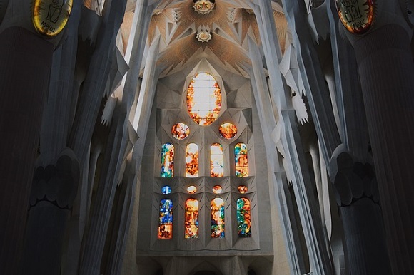 Disfruta de la Sagrada Familia viajando en trenes AVE a Barcelona