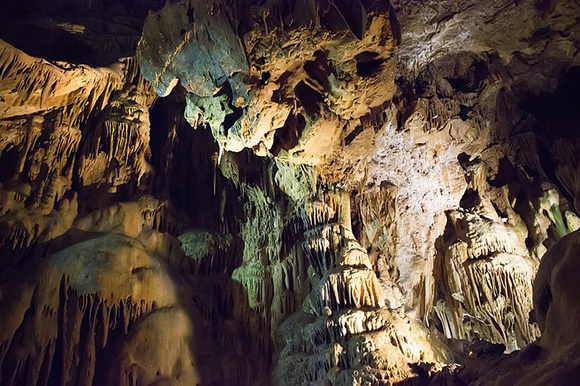 Viaja en tren a conocer la Cueva del Puerto en Calasparra