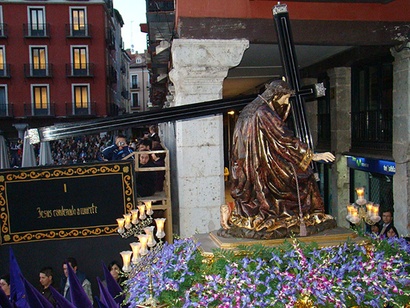 La Semana Santa de Valladolid, conócela haciendo un viaje barato en tren