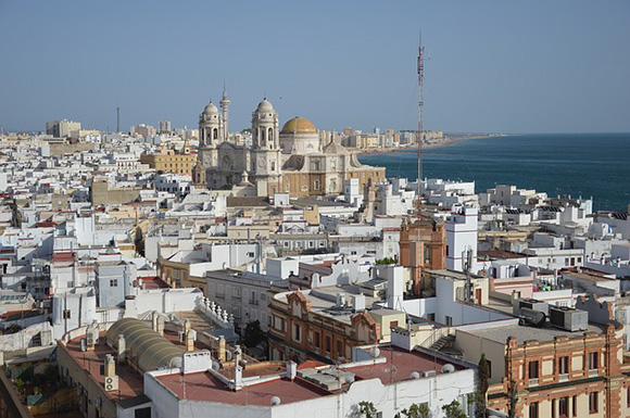 Haz un viaje barato en tren a Cádiz y conoce algunos de sus maravillosos rincones