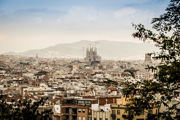 La Sagrada Familia es uno de los monumentos más visitados de España, compra unos billetes para trenes AVE con destino Barcelona y conócelaLa Sagrada Familia es uno de los monumentos más visitados de España, compra unos billetes para trenes AVE con destino Barcelona y conócela
