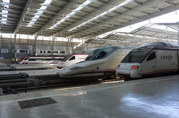 ¿Cómo han cambiado los trenes y los viajes en trenes AVE durante estos últimos 25 años?