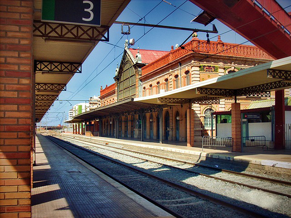 Haz un viaje en tren a Almería y disfruta de una de las mejores playas de España este mes de julio 2017