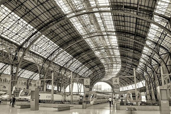 En mayo 2018 los trenes Valencia Barcelona tardarán media hora menos