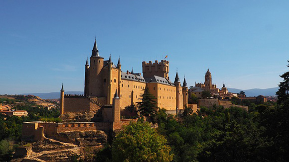 Trenes AVE baratos a Segovia en diciembre 2018