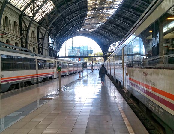 La comodidad de viajar en los trenes Valencia Vinaroz 2019