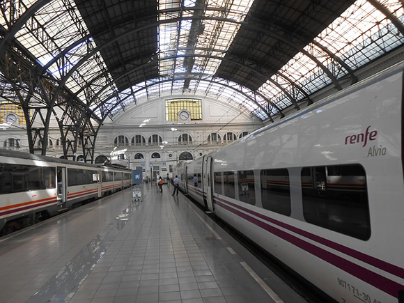 Refuerzos en trenes AVE durante este verano 2019