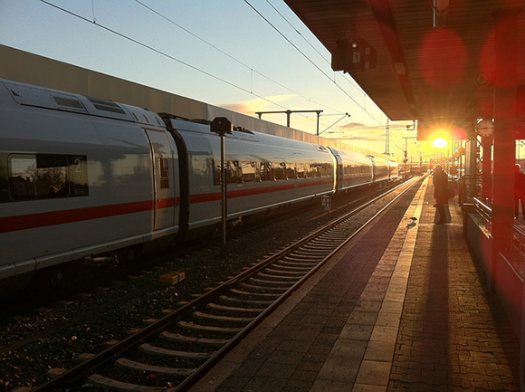 Trabajos nocturnos en la línea de trenes Sagunto Castellón agosto 2019