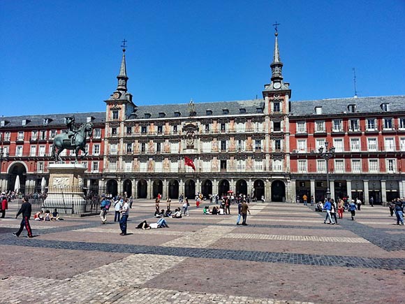 Trenes AVE baratos a la Verbena de la Paloma de Madrid 2019