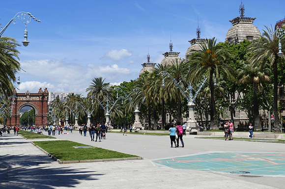 Visita en trenes AVE baratos Barcelona este julio 2019