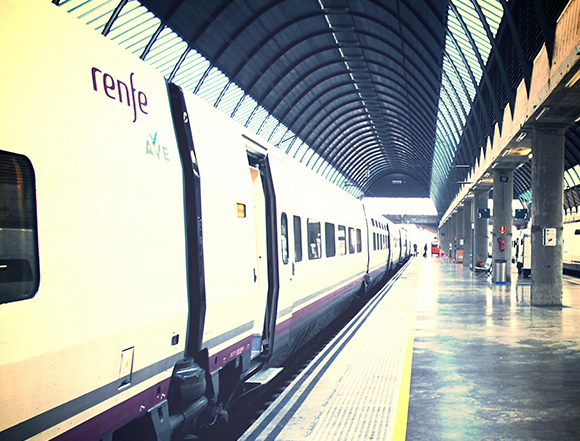 Viaja en trenes AVE baratos a Castellón en julio o agosto 2019