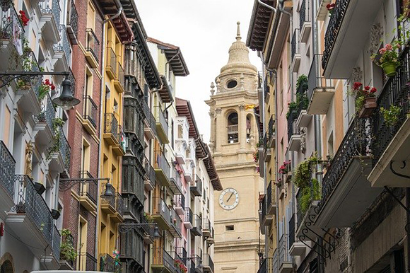 Viaja a Pamplona en trenes baratos esta Navidad 2019