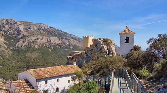 Descubre la Costa Blanca en trenes AVE este invierno 2020