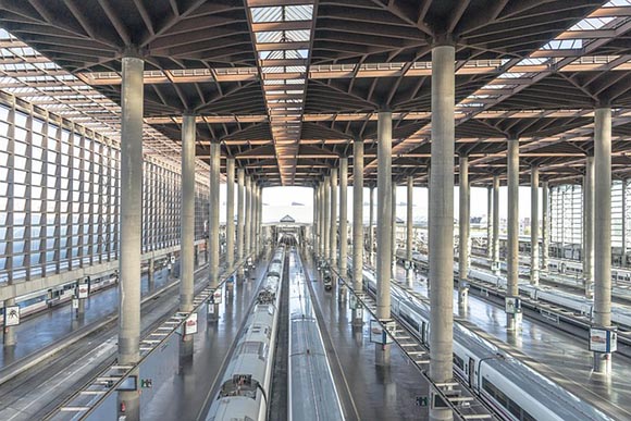 Doce años de trenes AVE Barcelona Madrid en 2020